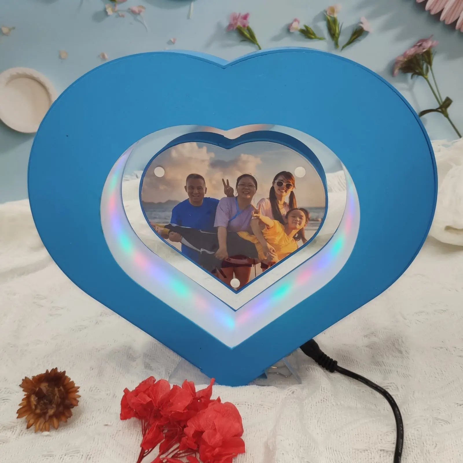 Floatart™ Magnetic Floating Heart Picture Frame