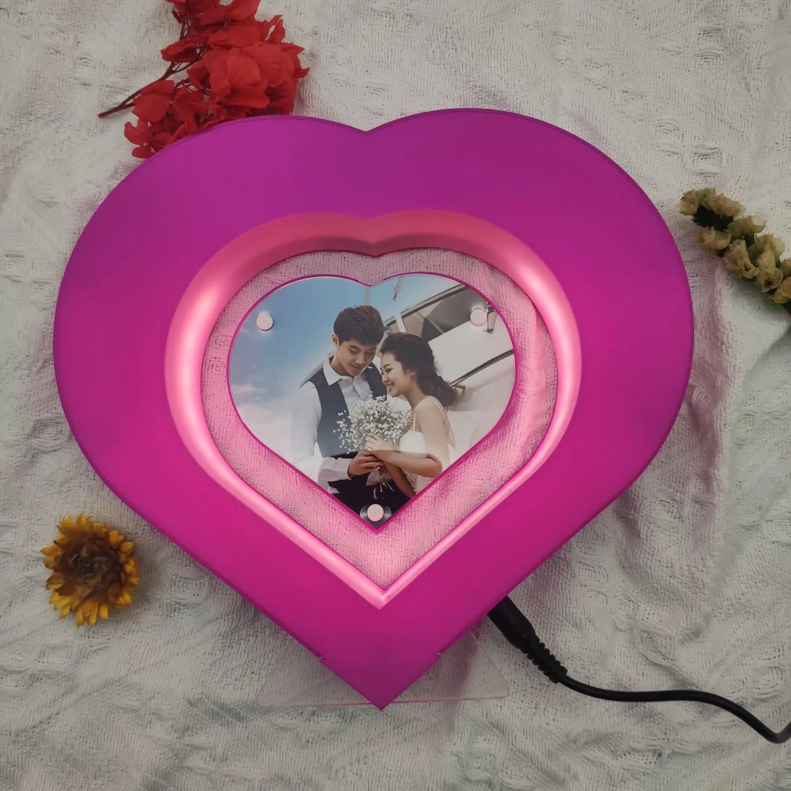 Floatart™ Magnetic Floating Heart Picture Frame