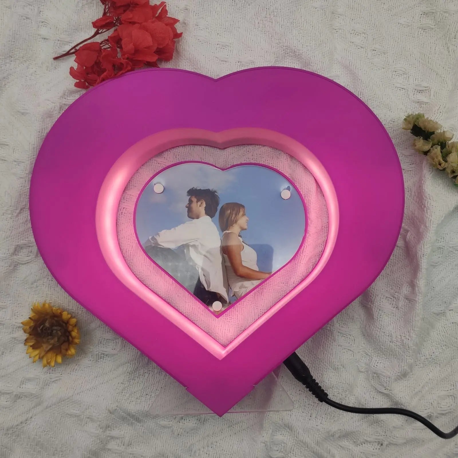 Floatart™ Magnetic Floating Heart Picture Frame