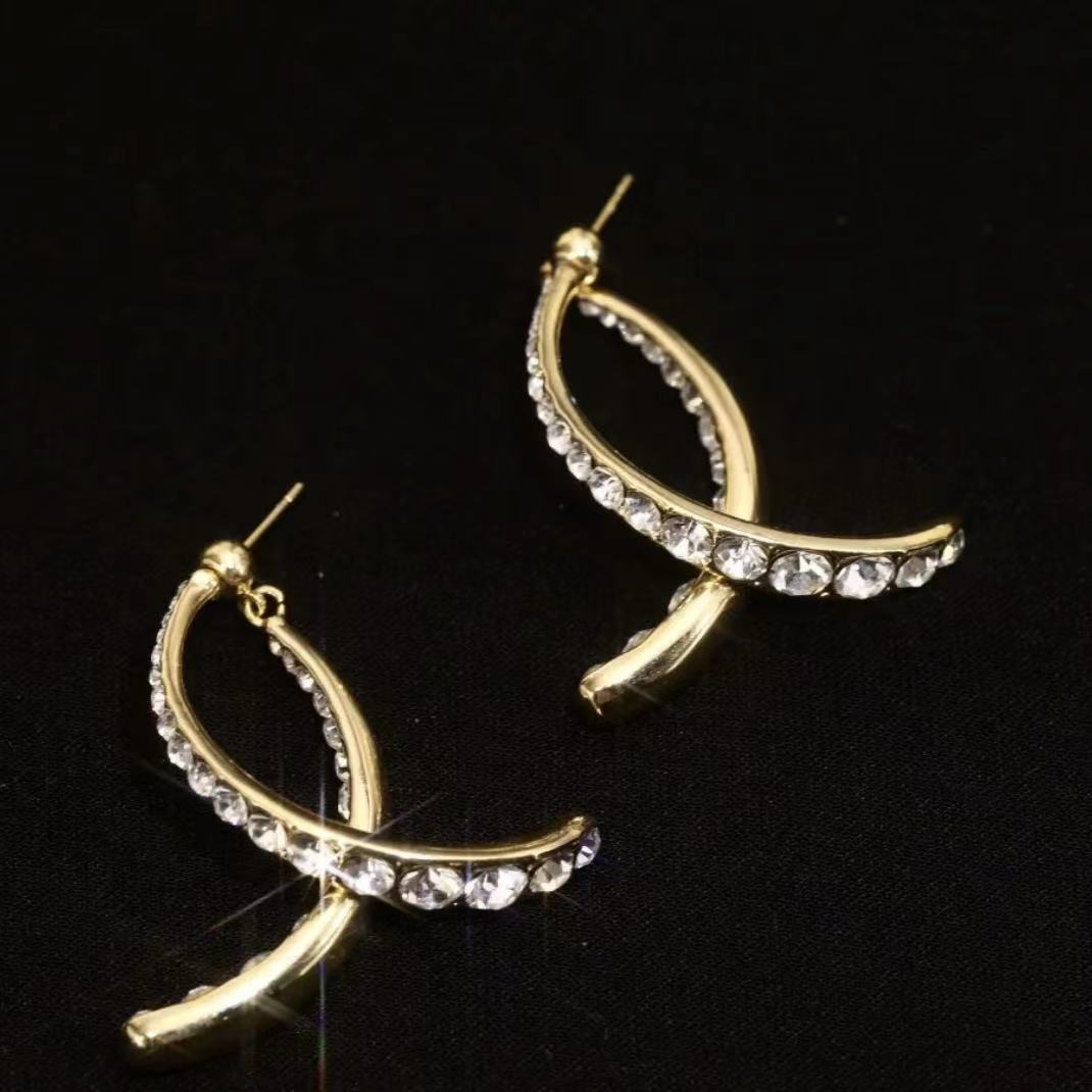 Dozola™ Curved Earrings with Luxury Rhinestones