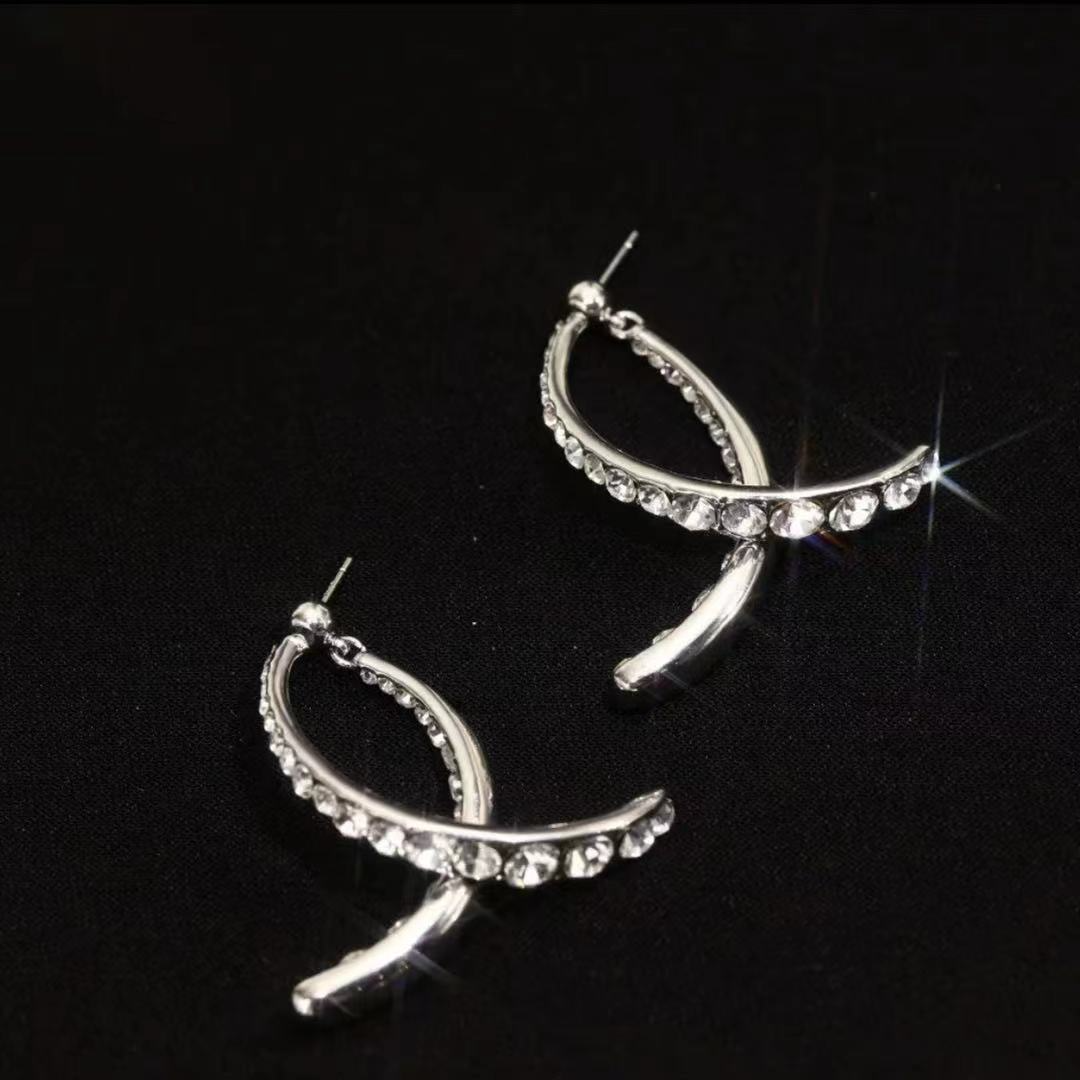 Dozola™ Curved Earrings with Luxury Rhinestones